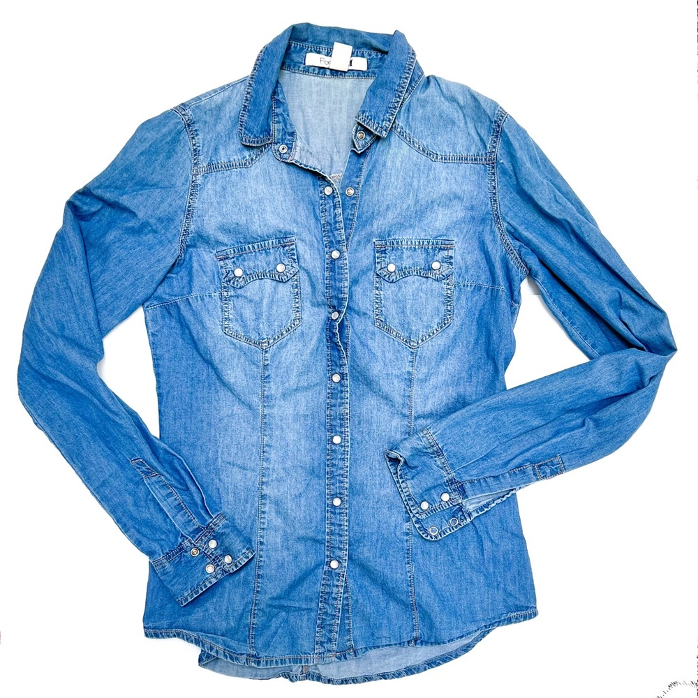 FOREVER 21 Western Style Chambray Button Up Shirt. Size Small